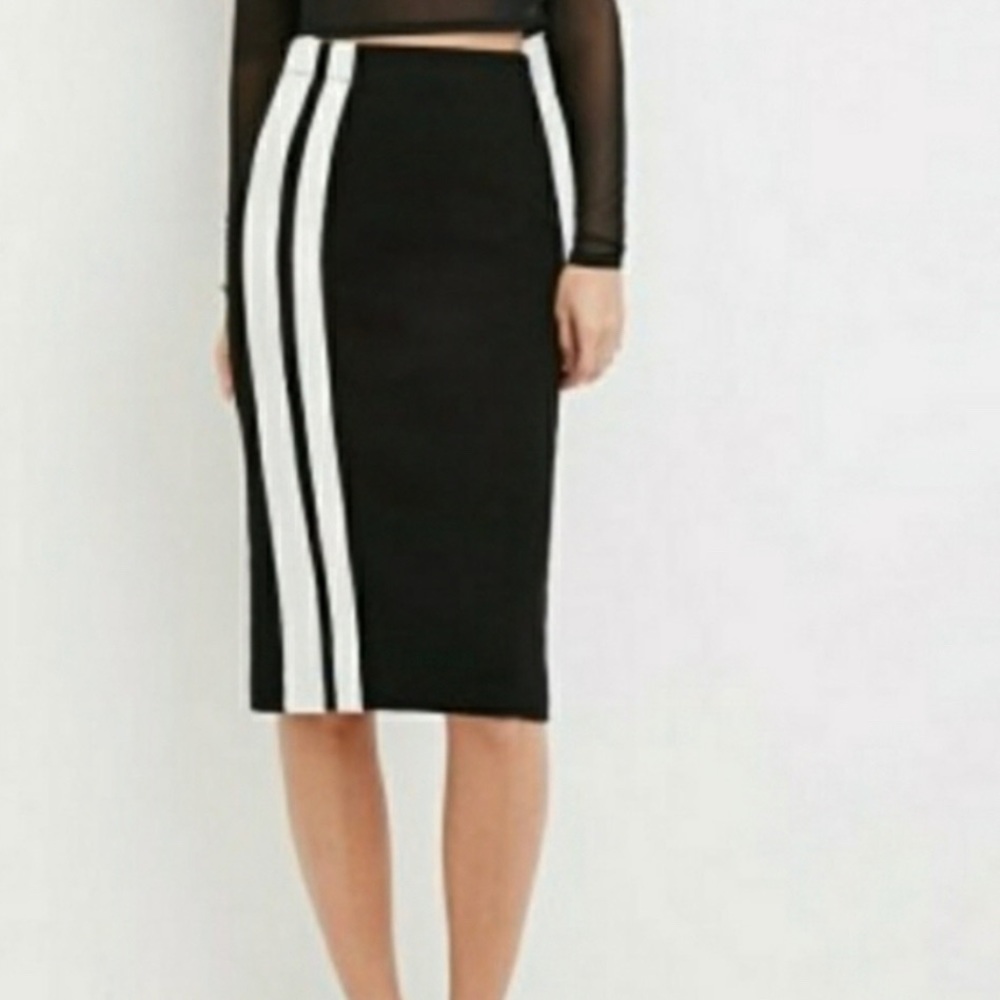 Forever 21 Black Knit Pencil Skirt White Stripes
J